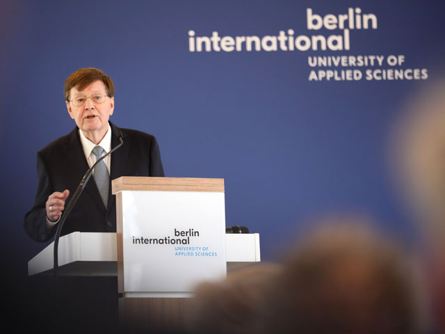 Begrüßung des Präsidenten bei der Abschlussfeier