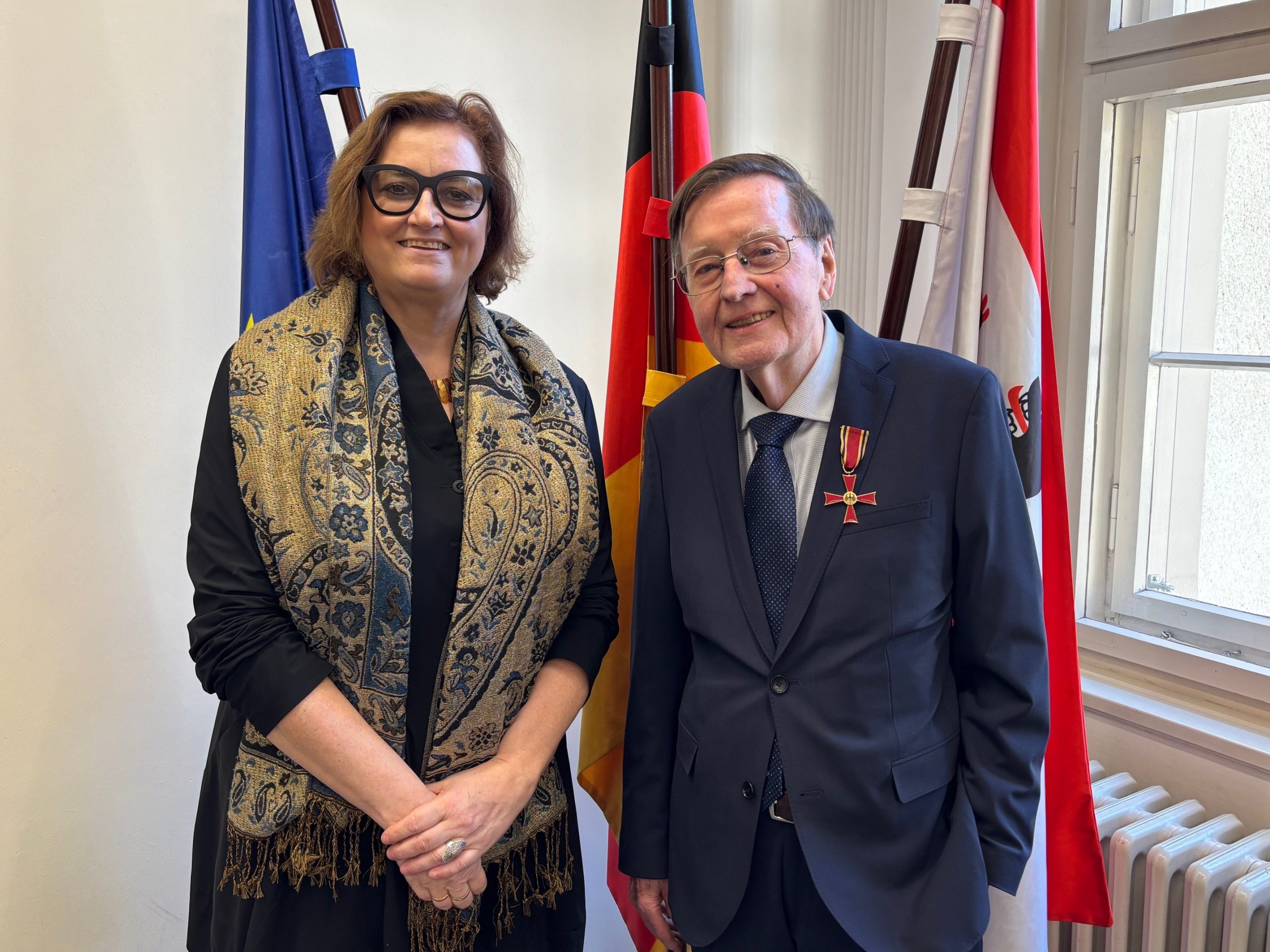 Federal Cross of Merit for Prof. Dr. Hans-Dieter Klingemann